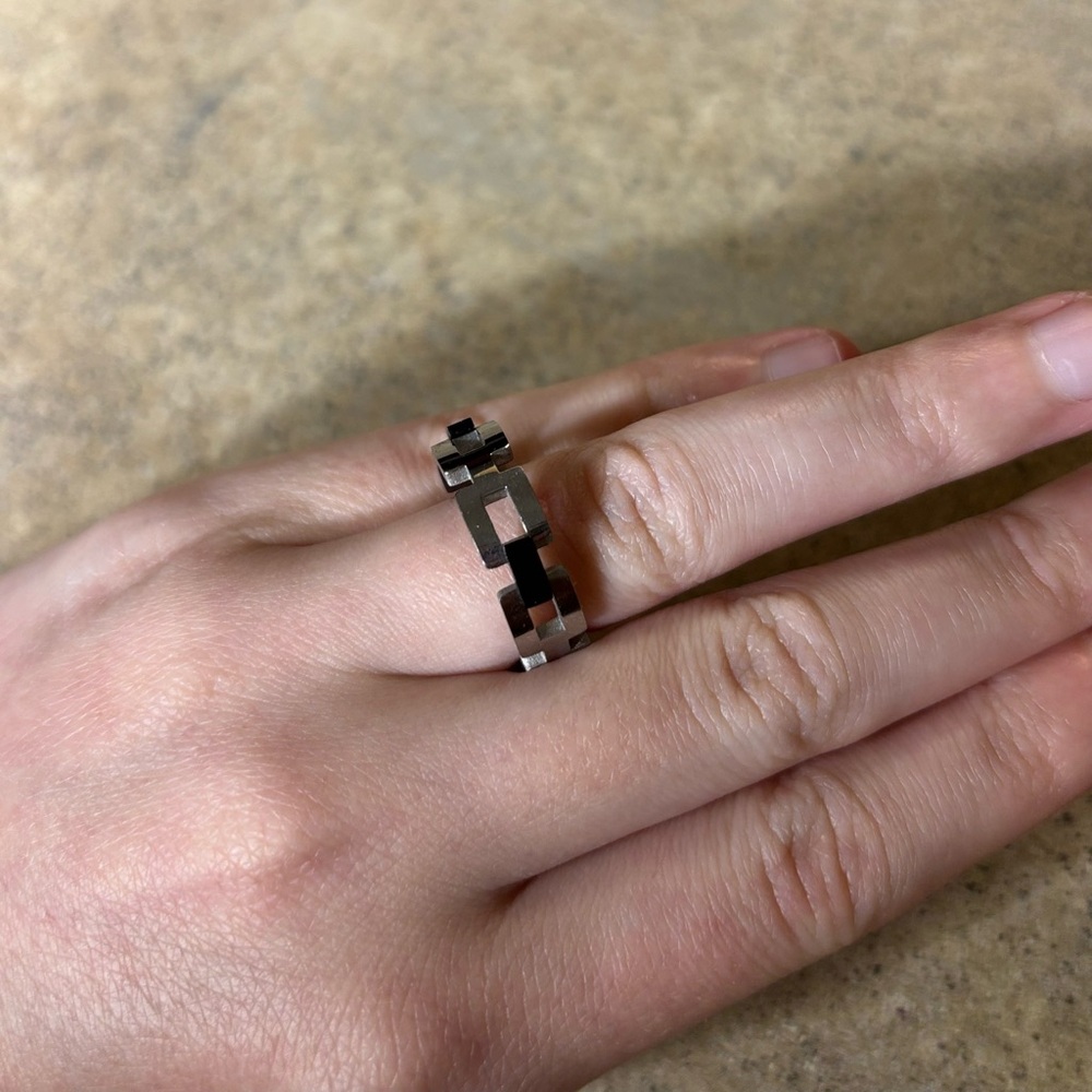 Fashionable ring